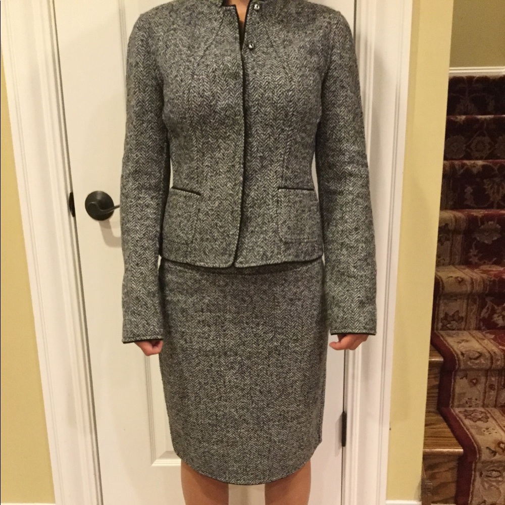 Tahari Skirt Suit Set Size Small